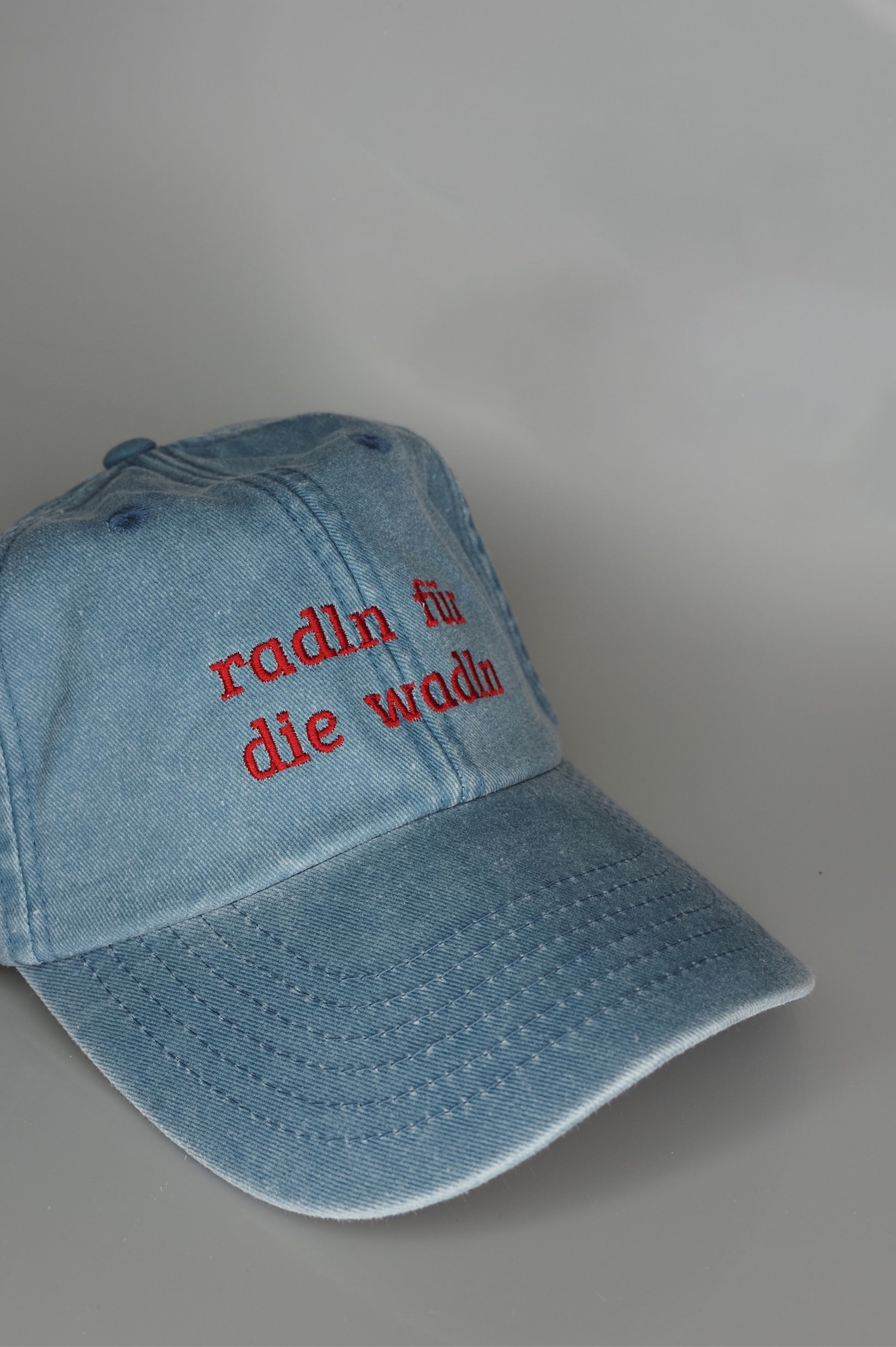 Vintage Cap ,, radln für die wadln“ blue